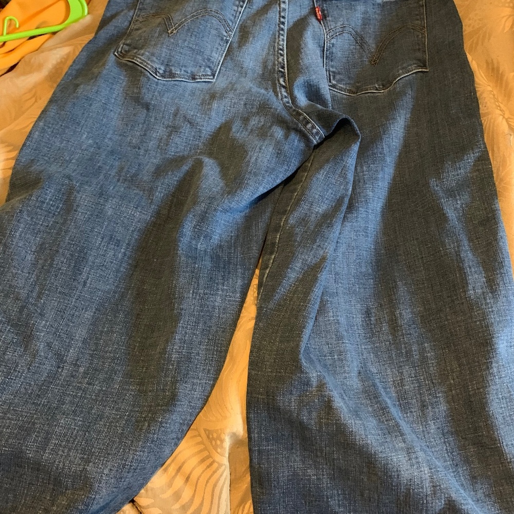 Womens Levi’s classic wide leg crop size 8